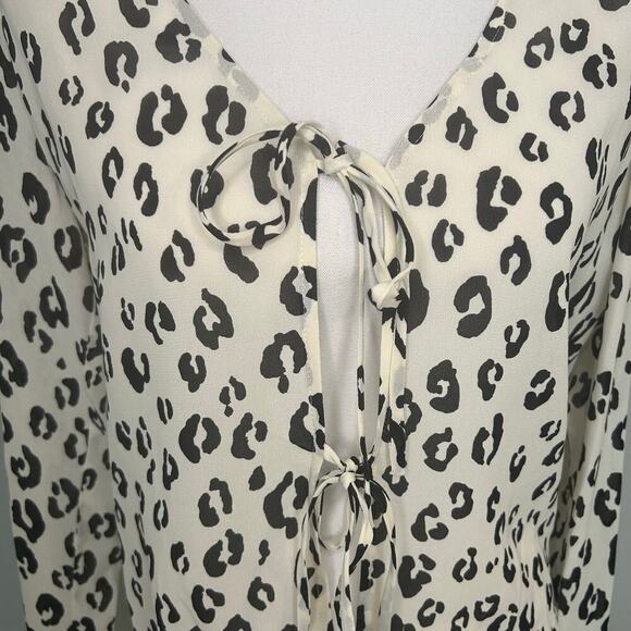 Reformation romance leopard print semi sheer tie long sleeve blouse size M - Picture 2 of 7